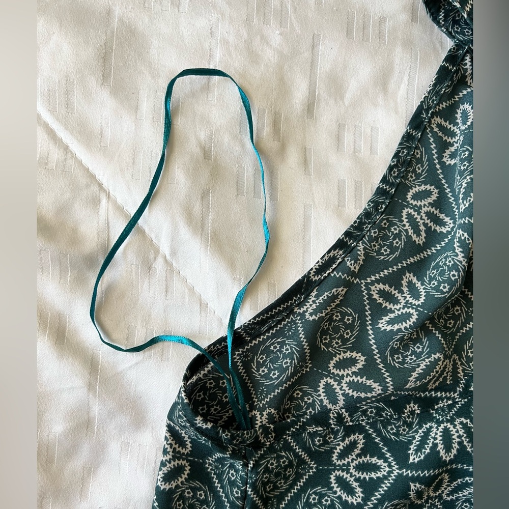 Flowy Halter Blouse with Mock Neck and Keyhole Back Detail - Picture 7 of 12